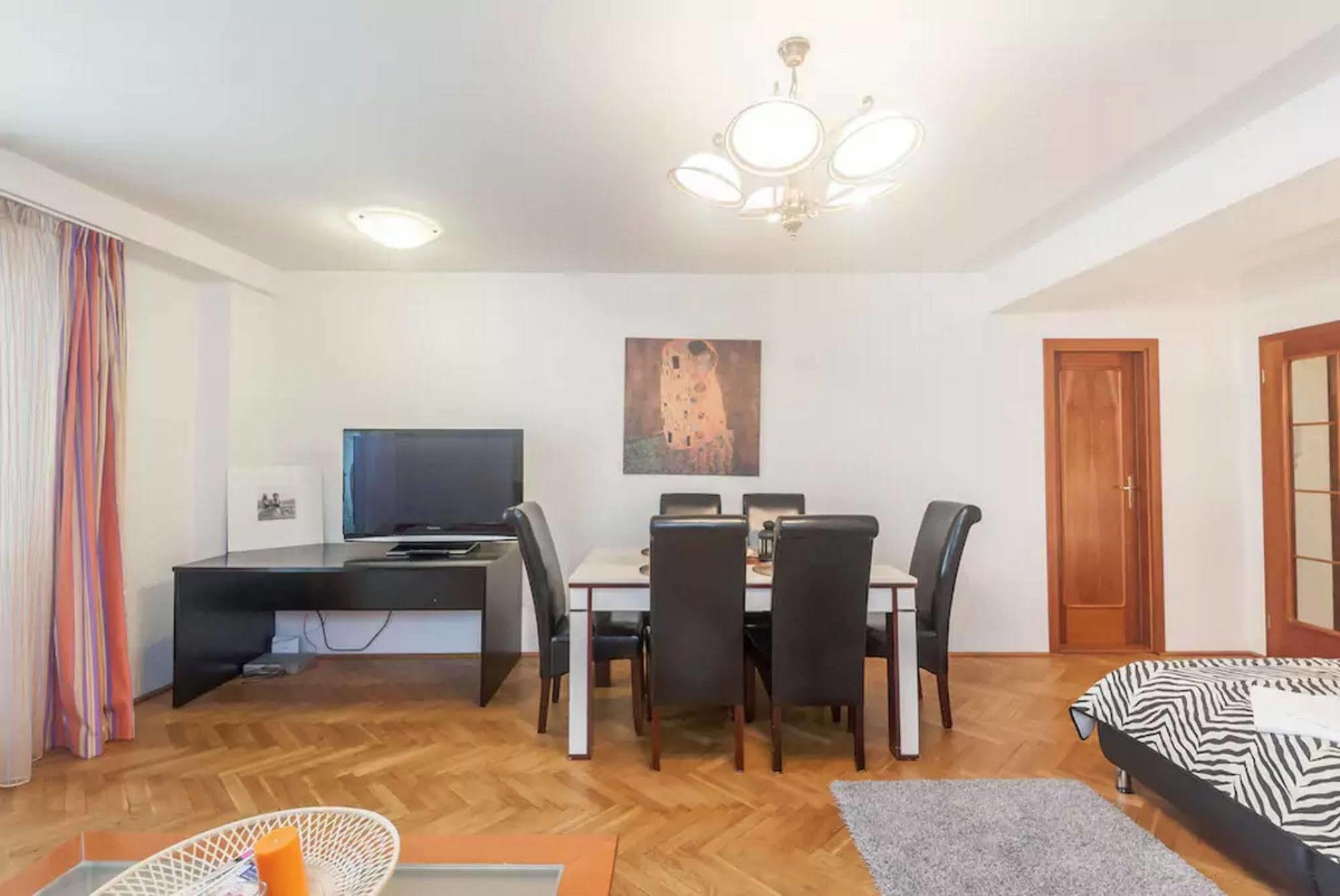 Apartment Long *