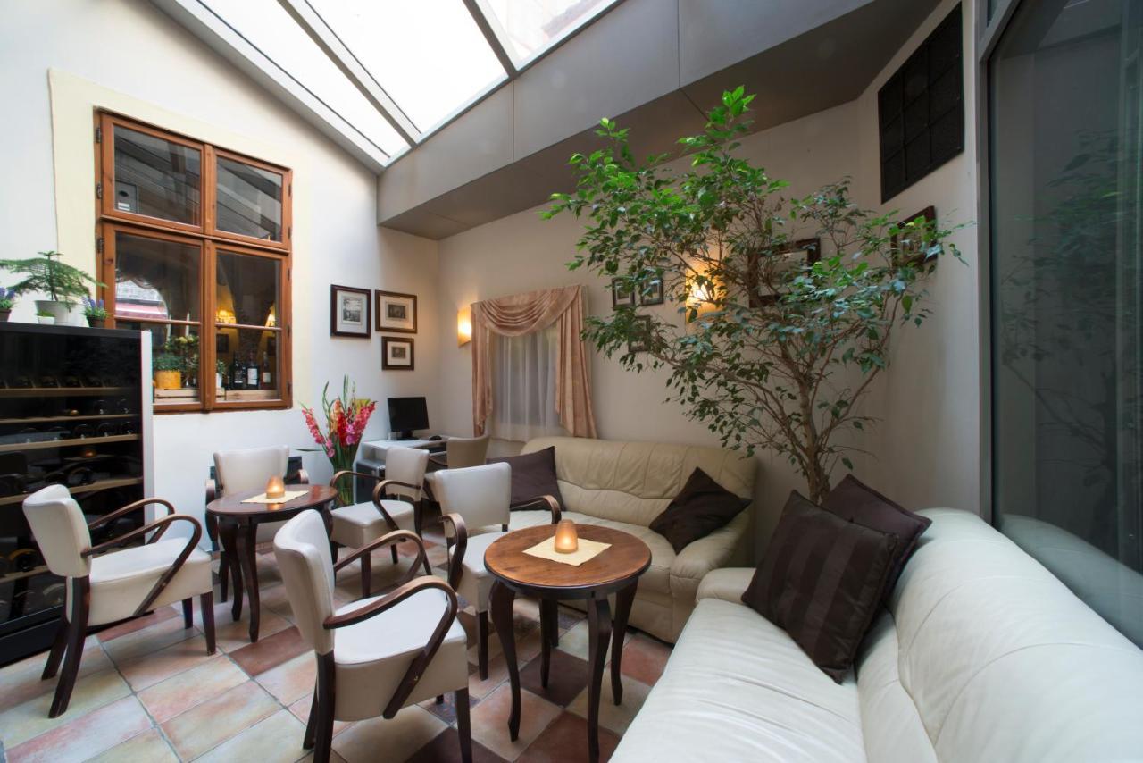 Cerny Slon Hotel