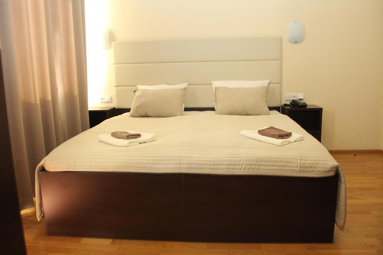Trevi 4*