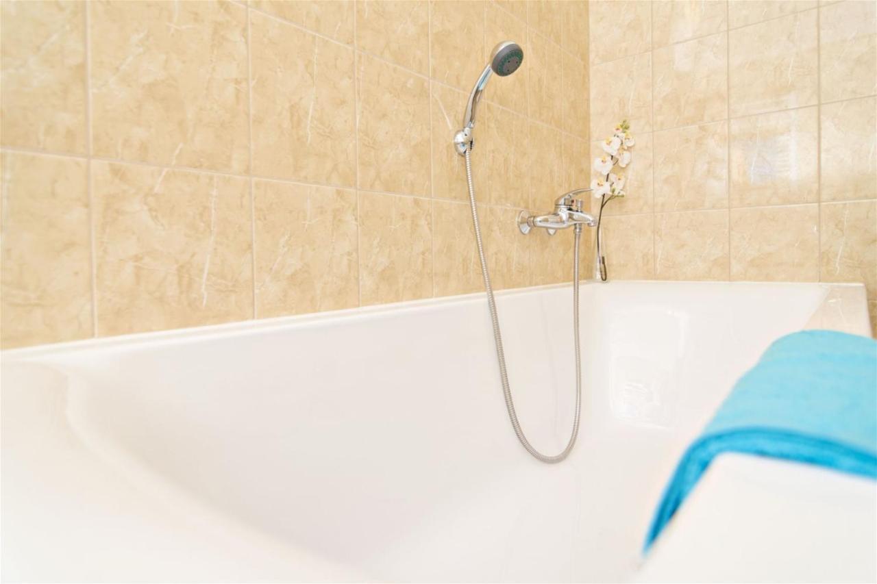 With 2 Bathrooms- 5 Minutes From Old Town - 102 M2 * Prague
