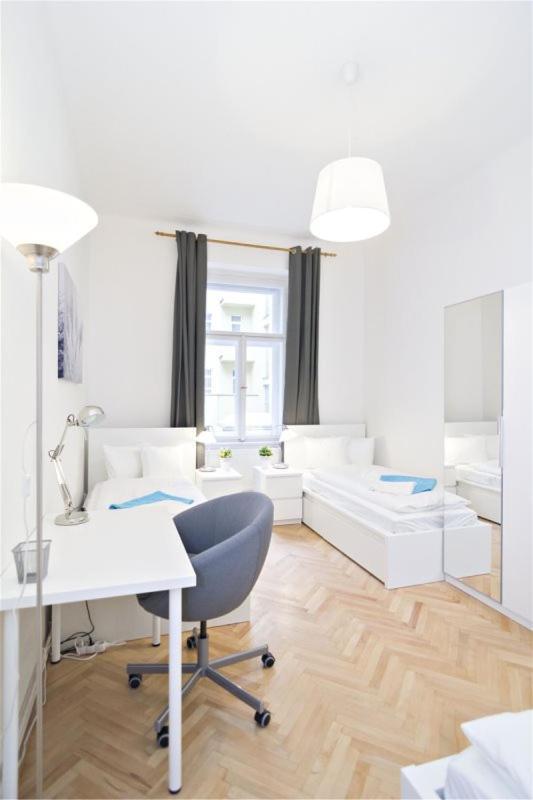 With 2 Bathrooms- 5 Minutes From Old Town - 102 M2 Prague