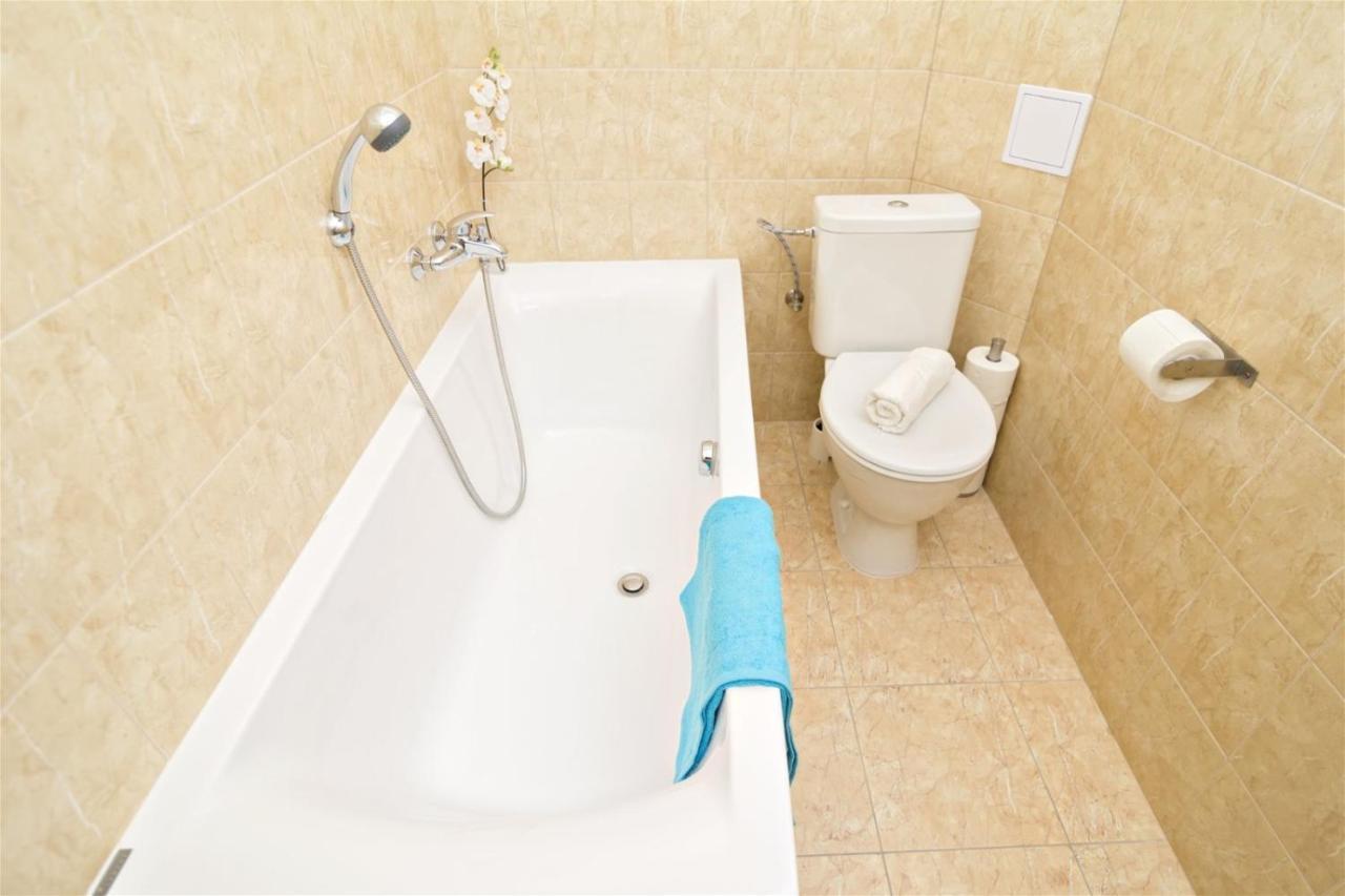 With 2 Bathrooms- 5 Minutes From Old Town - 102 M2 Apartment