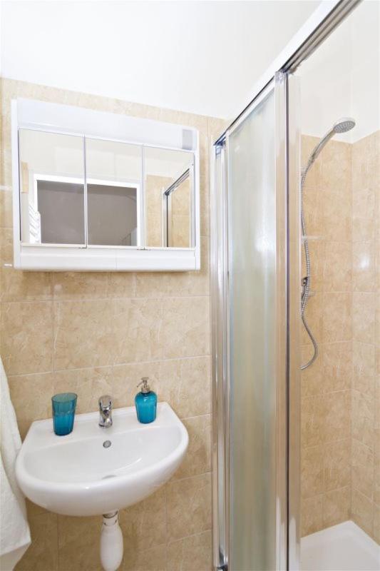 With 2 Bathrooms- 5 Minutes From Old Town - 102 M2 *
