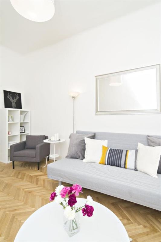 Apartment With 2 Bathrooms- 5 Minutes From Old Town - 102 M2 Prague