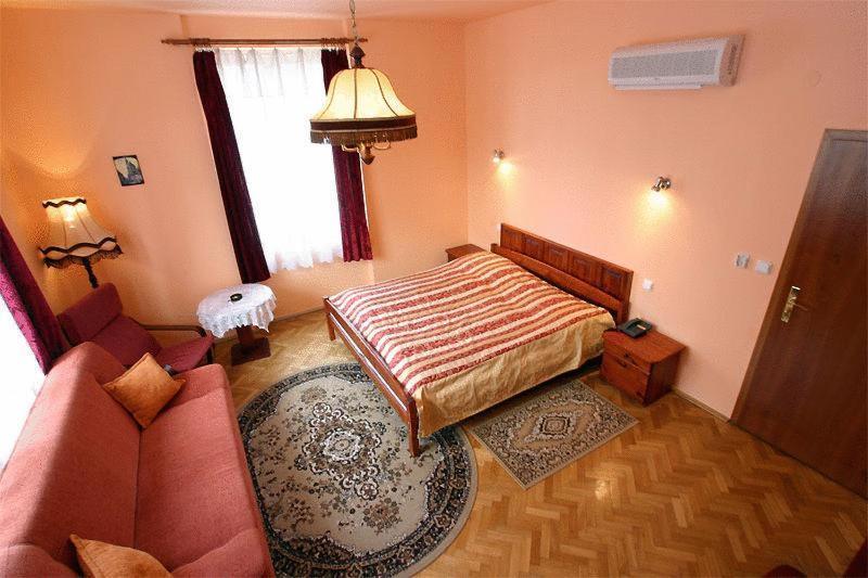 Pawlovnia Otel