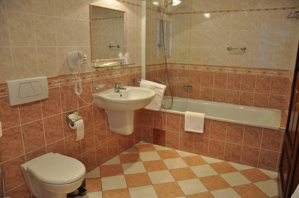 Cerny Slon Hotel