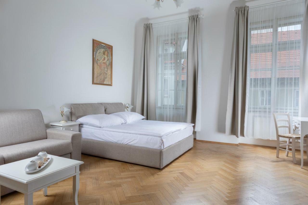 Three Golden Crowns Apartments Aparthotel 3*