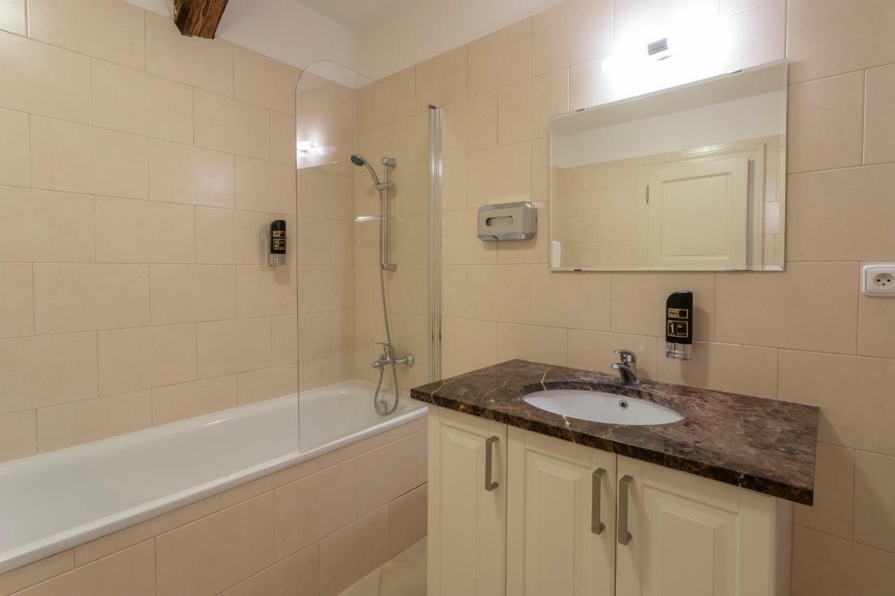 Three Golden Crowns Apartments Aparthotel 3*