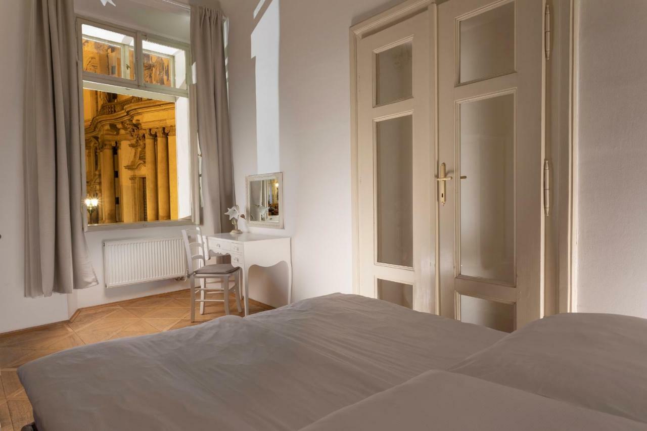 Three Golden Crowns Apartments 3*