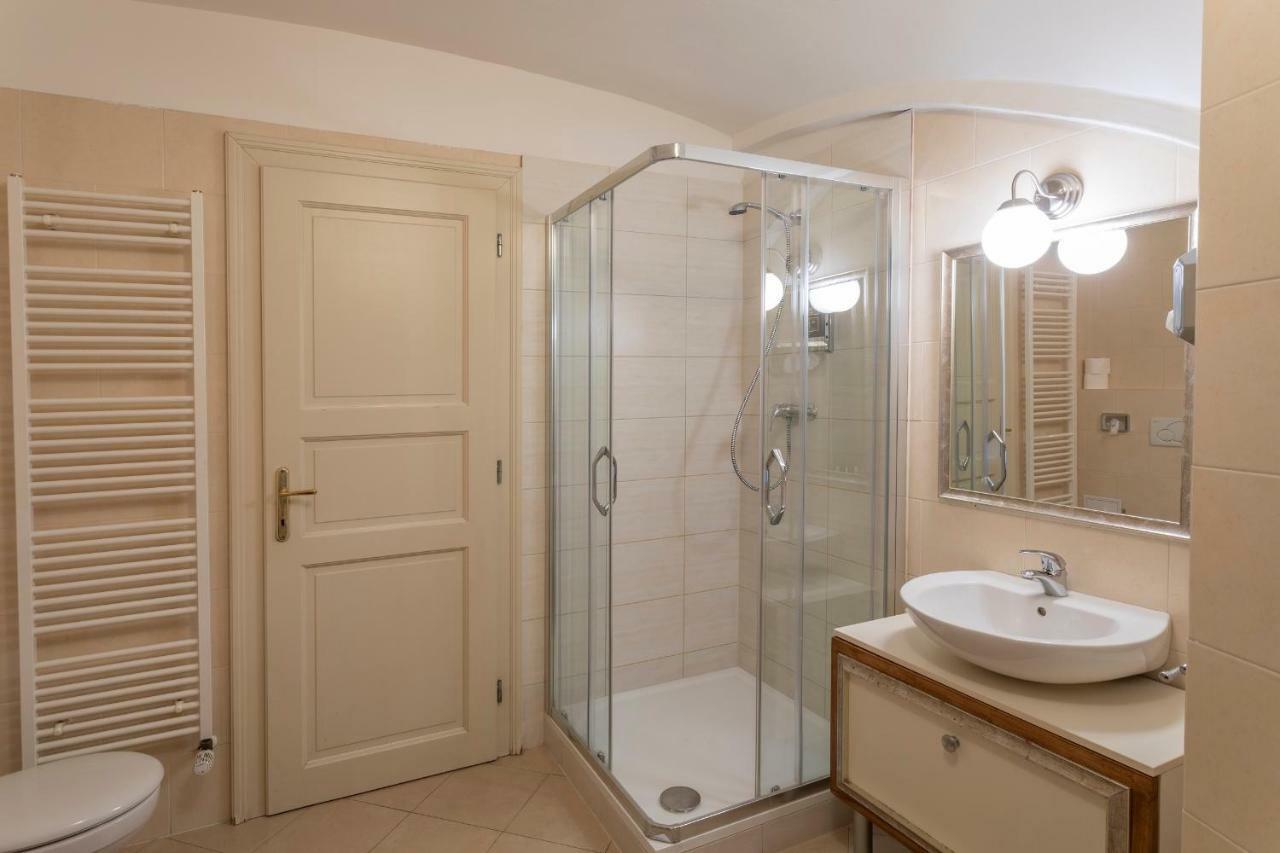 Three Golden Crowns Apartments Prague