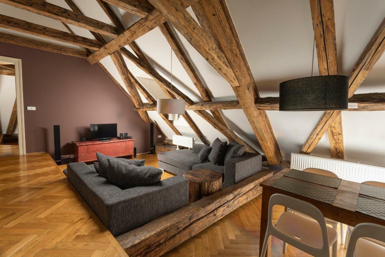 Three Golden Crowns Apartments 3*