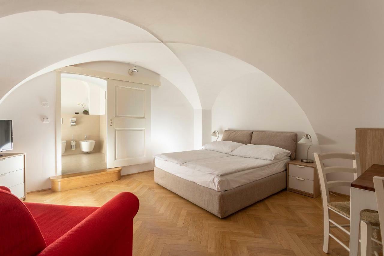 Three Golden Crowns Apartments Aparthotel 3*