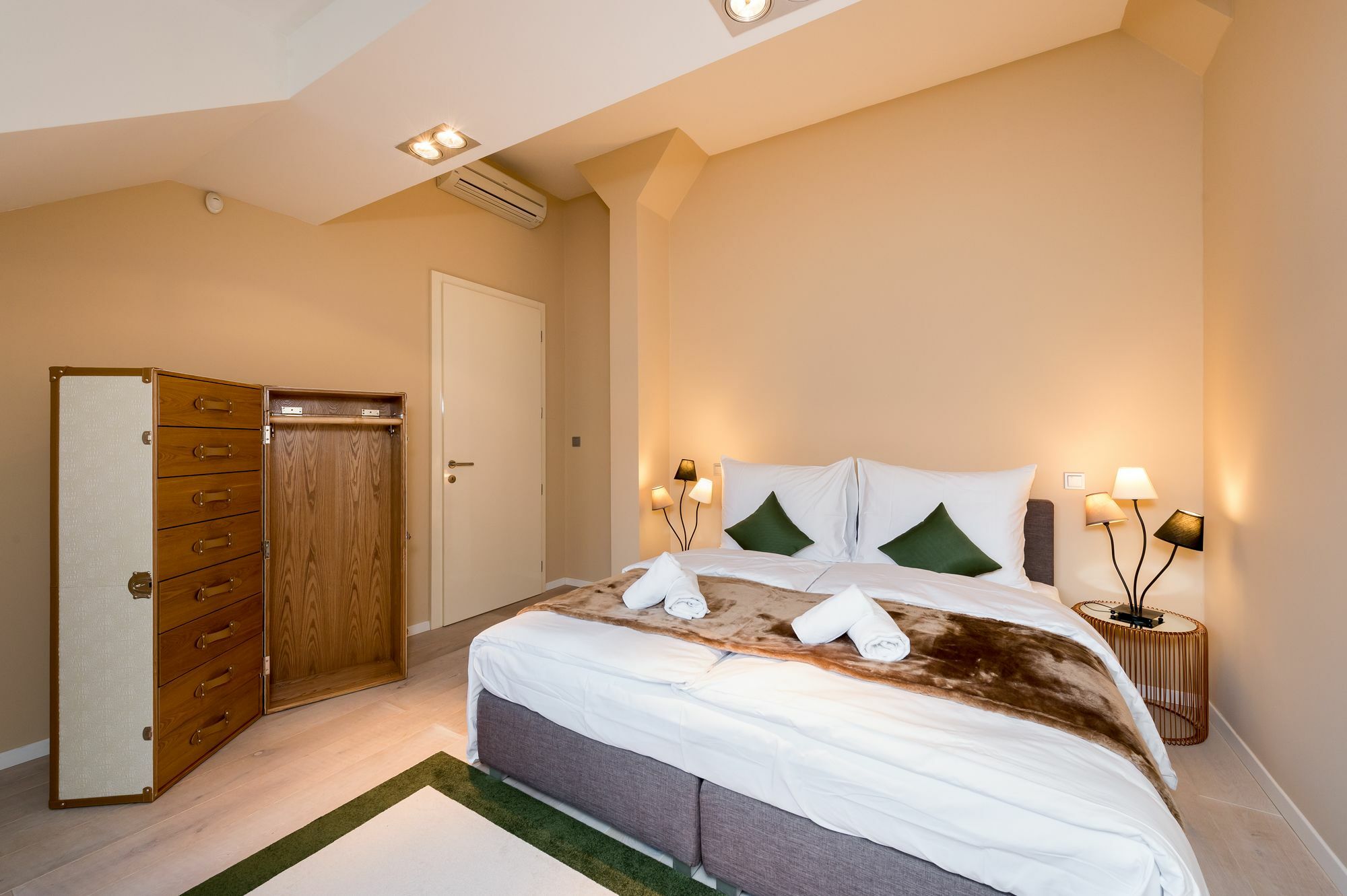 Apartment Empirent Center *