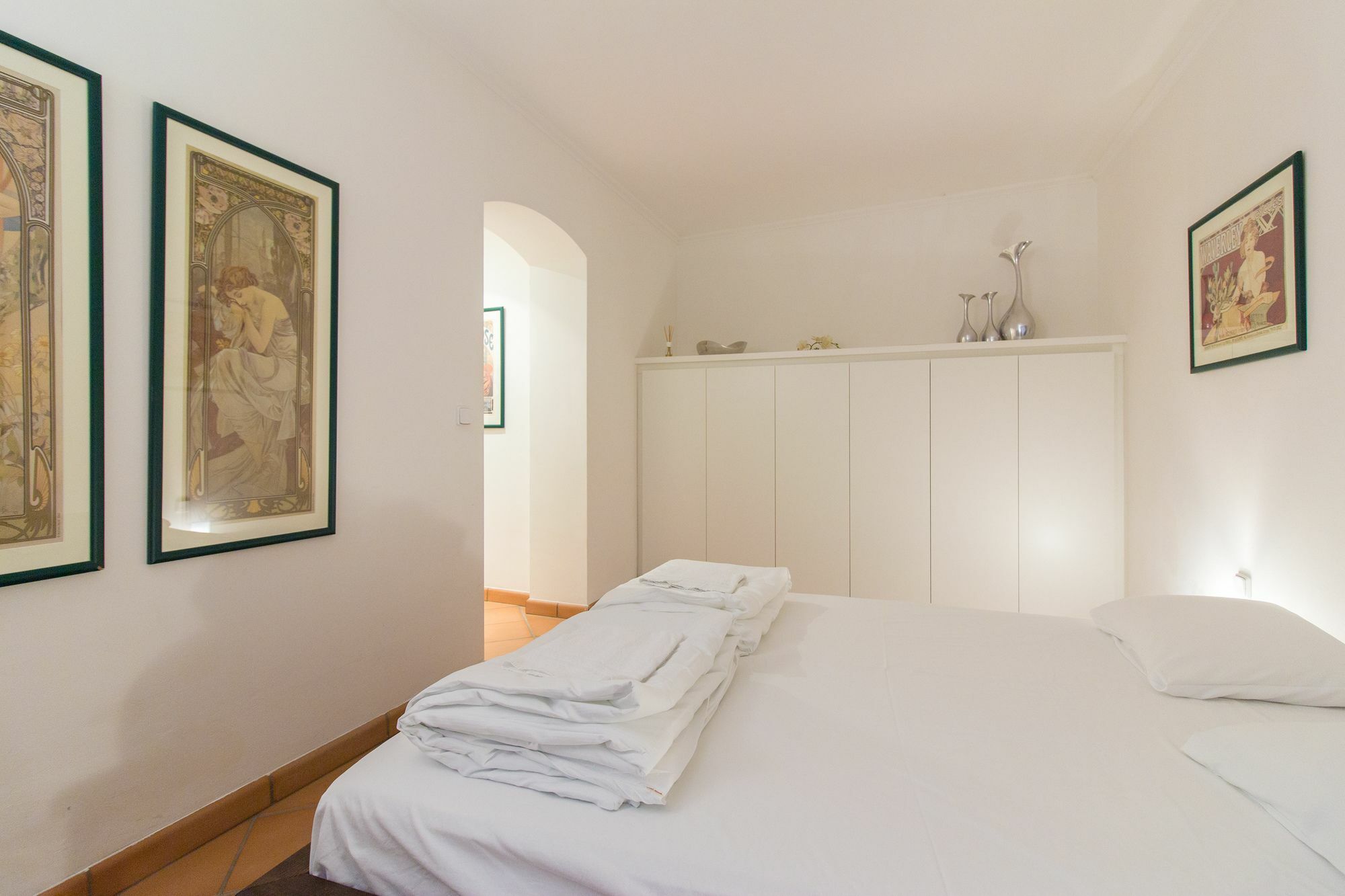 Attic Hroznova - Charles Bridge