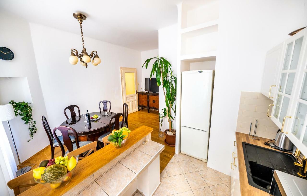 Apartment Luxurious Kafka Family In Old Town *