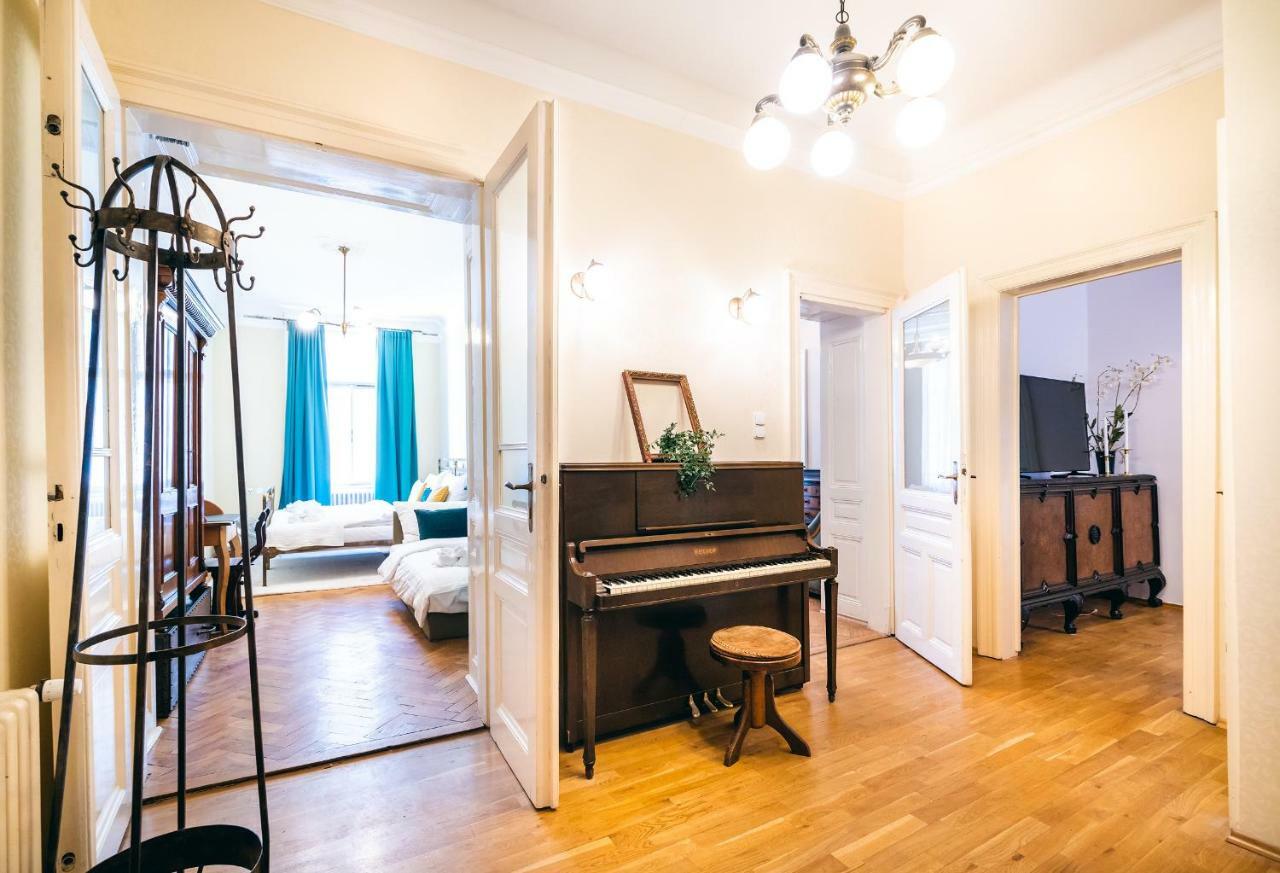 Luxurious Kafka Family In Old Town Prague