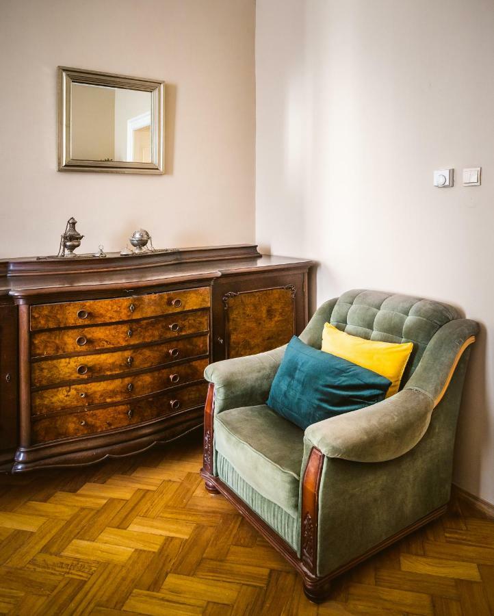 Luxurious Kafka Family In Old Town