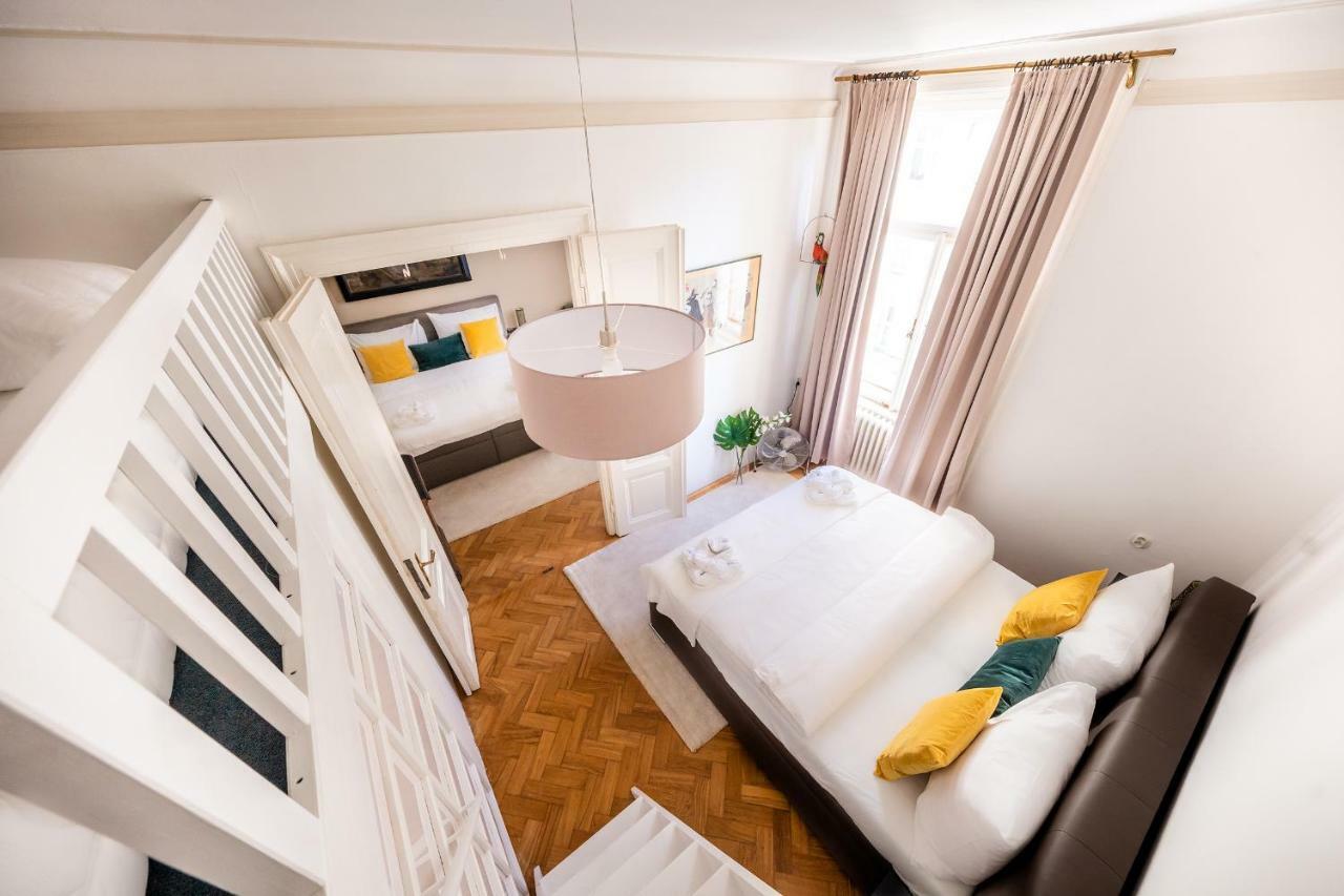 Luxurious Kafka Family In Old Town Apartment Prague