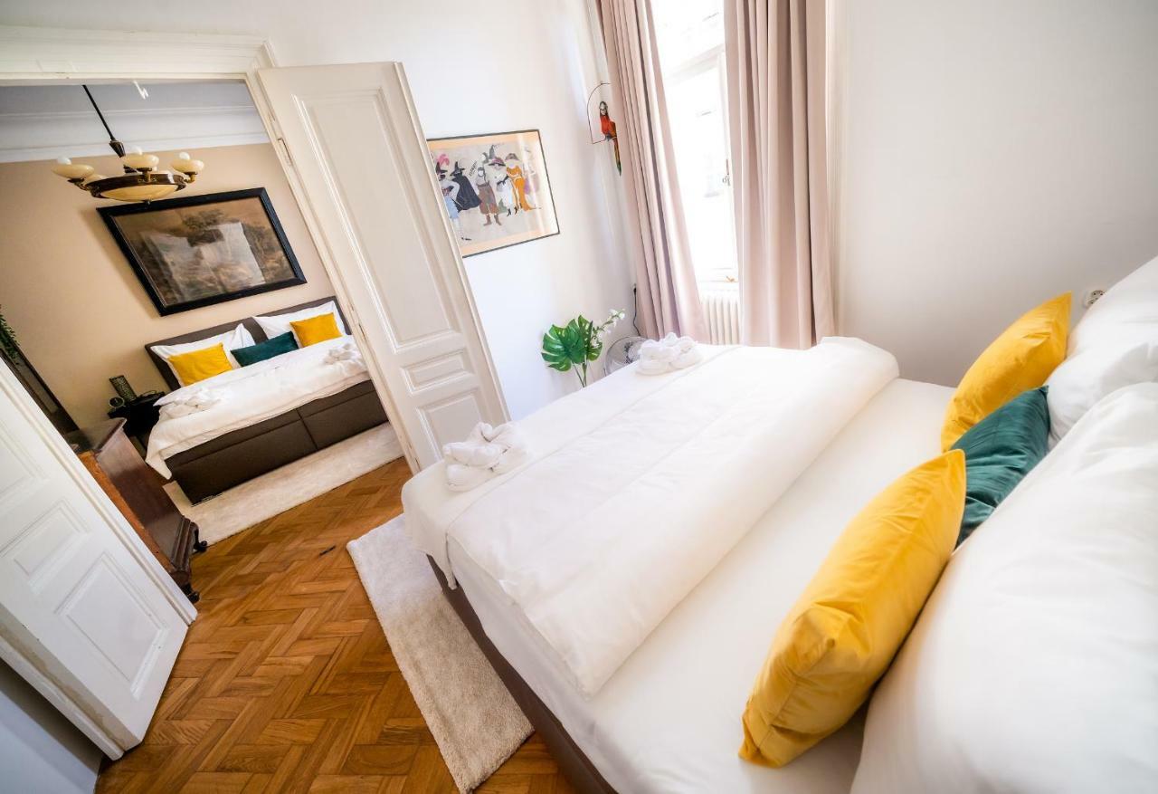 Luxurious Kafka Family In Old Town Apartment Prague