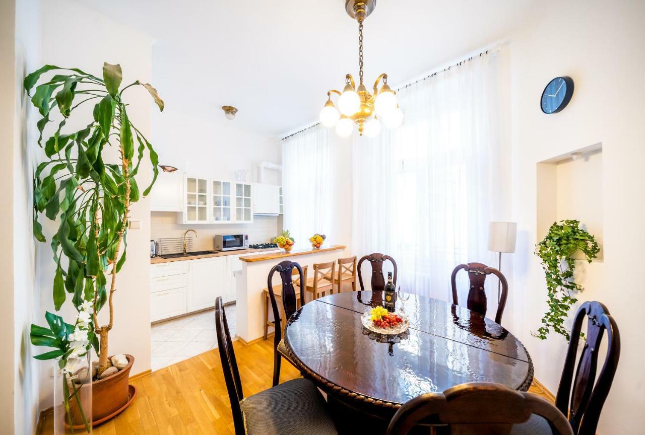 Luxurious Kafka Family In Old Town