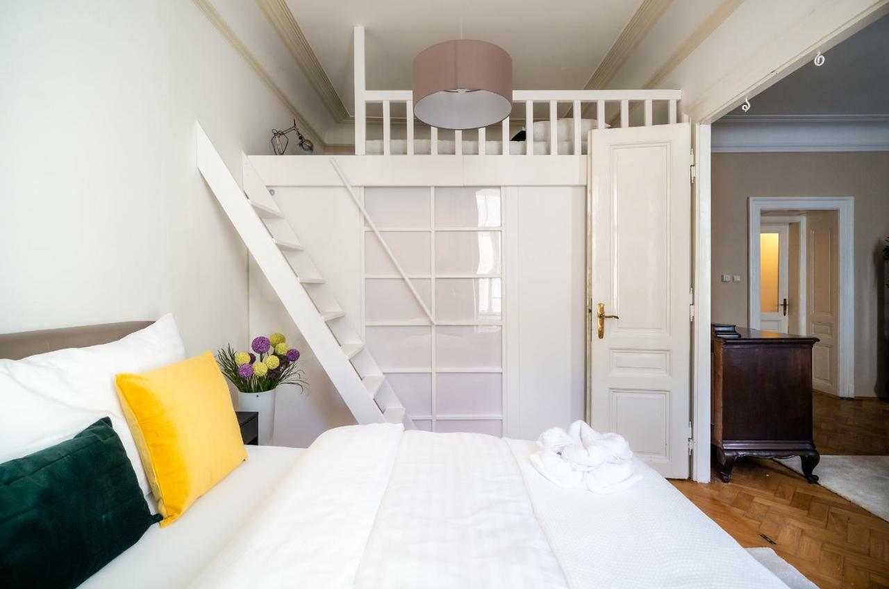 Luxurious Kafka Family In Old Town