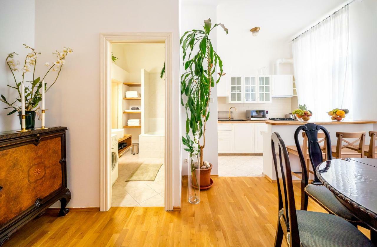 Apartment Luxurious Kafka Family In Old Town