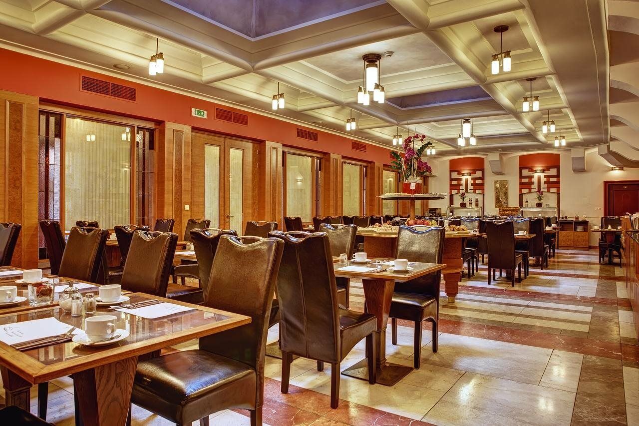 Majestic Plaza 4*