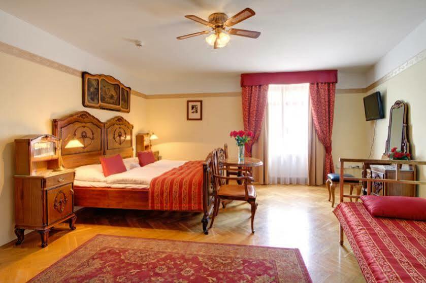 Otel Mucha 4*