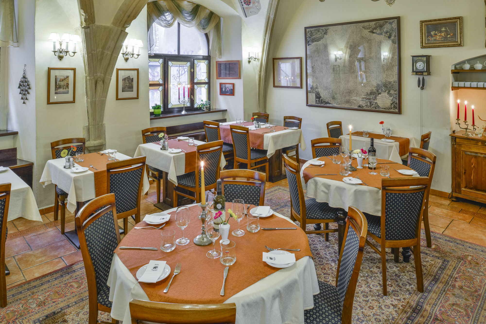 Hotel Cerny Slon 4*