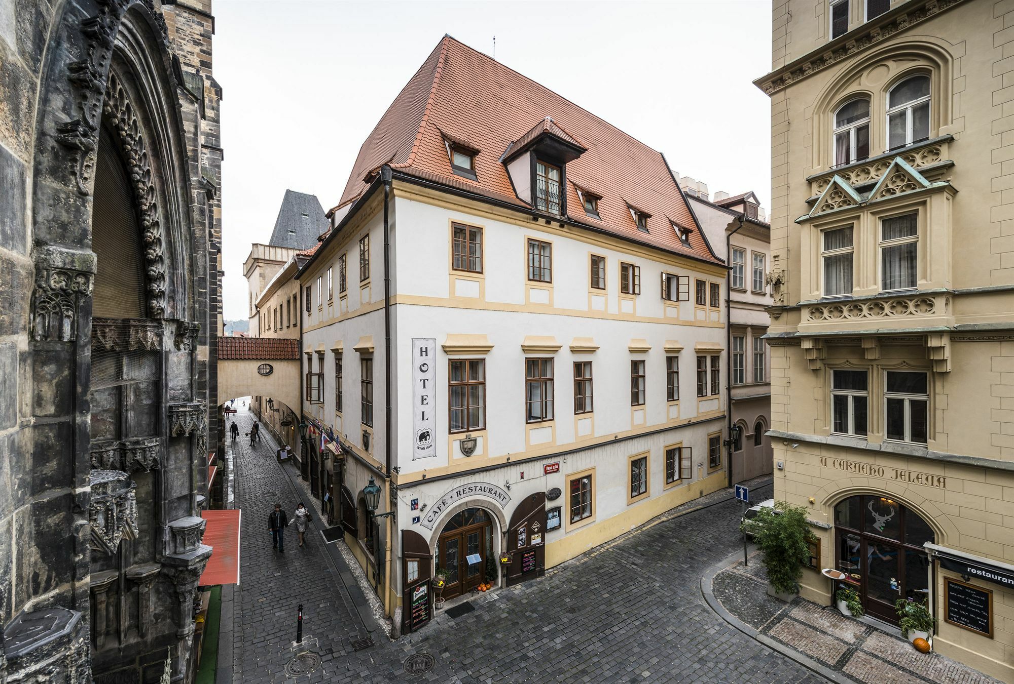 Hotel Cerny Slon 4*