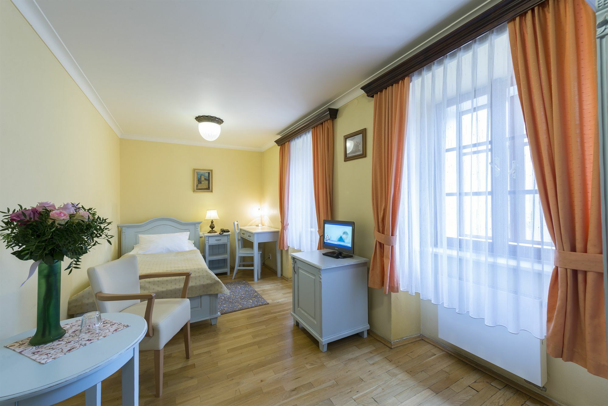 Cerny Slon Hotel