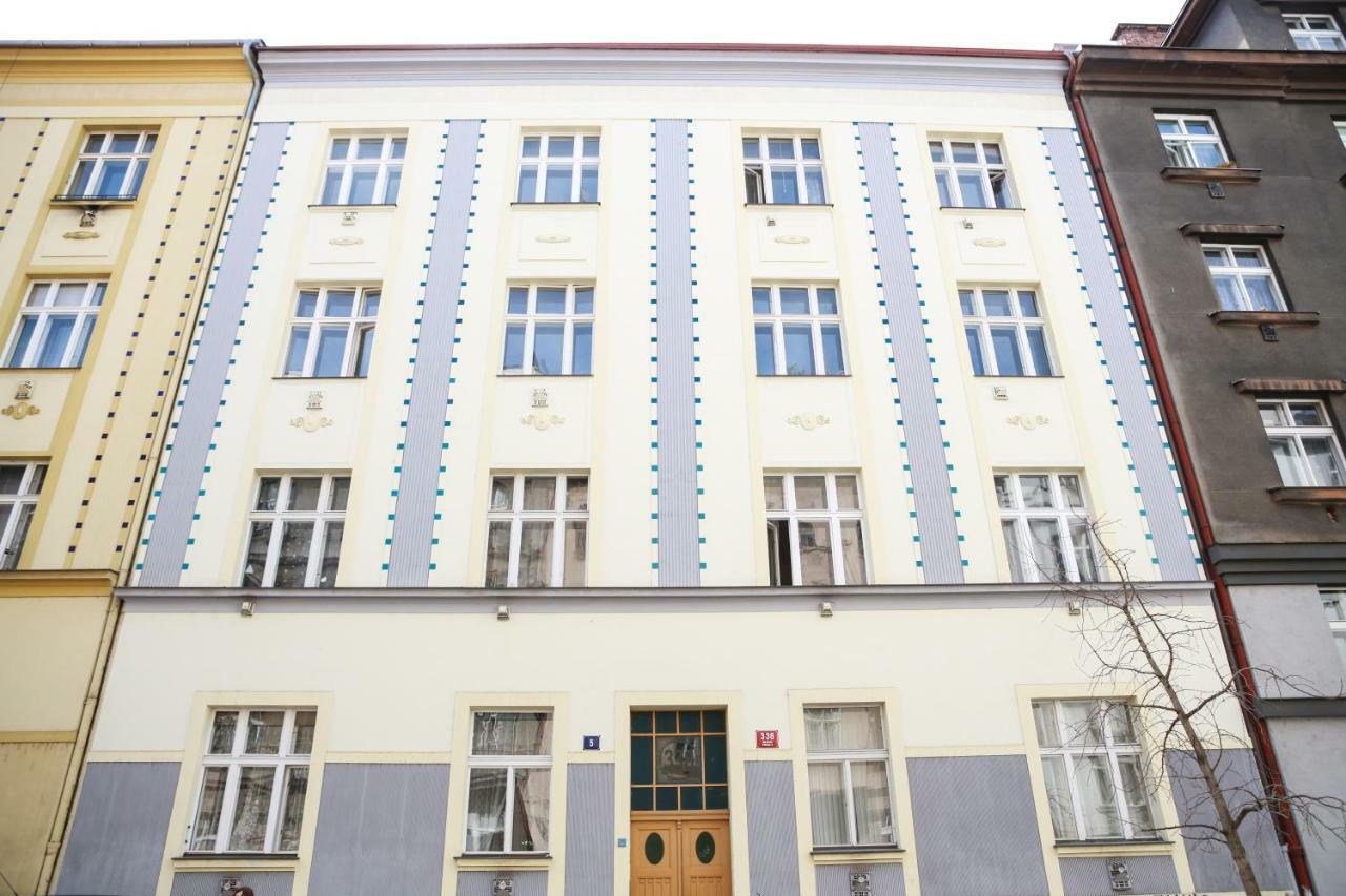 Charming Close To Old Town&metro Apartment *