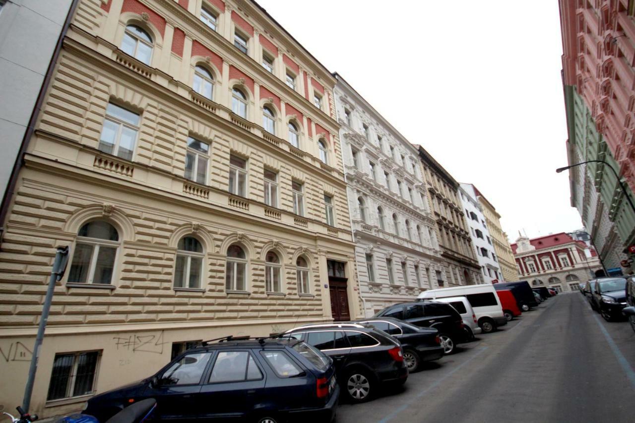 Apartment Halkova 5 *