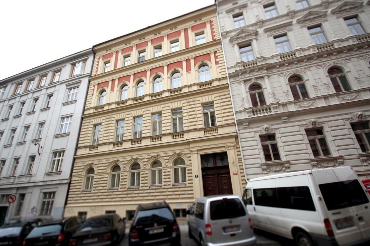 Apartment Halkova 5