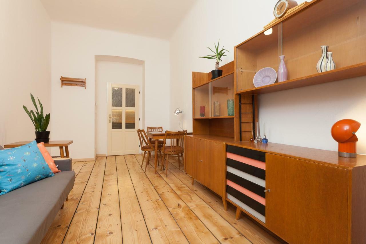 Art Nouveau Meets Mid-century Modern. *