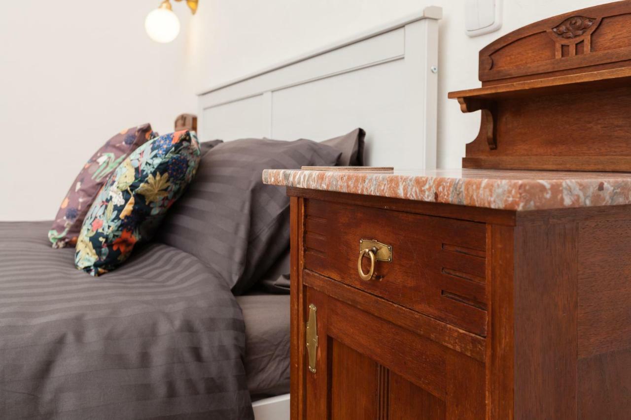 Apartment Art Nouveau Meets Mid-century Modern. *