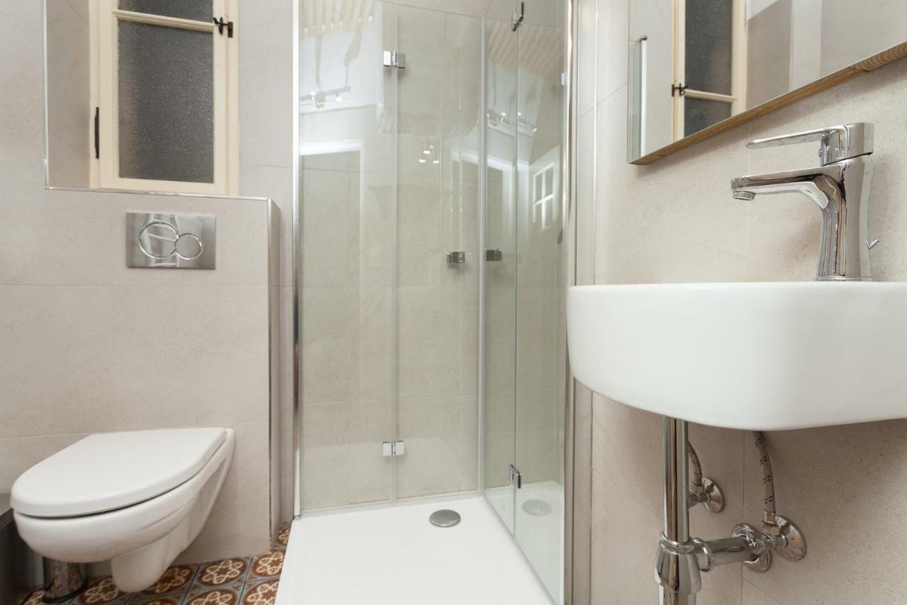 Art Nouveau Meets Mid-century Modern. *