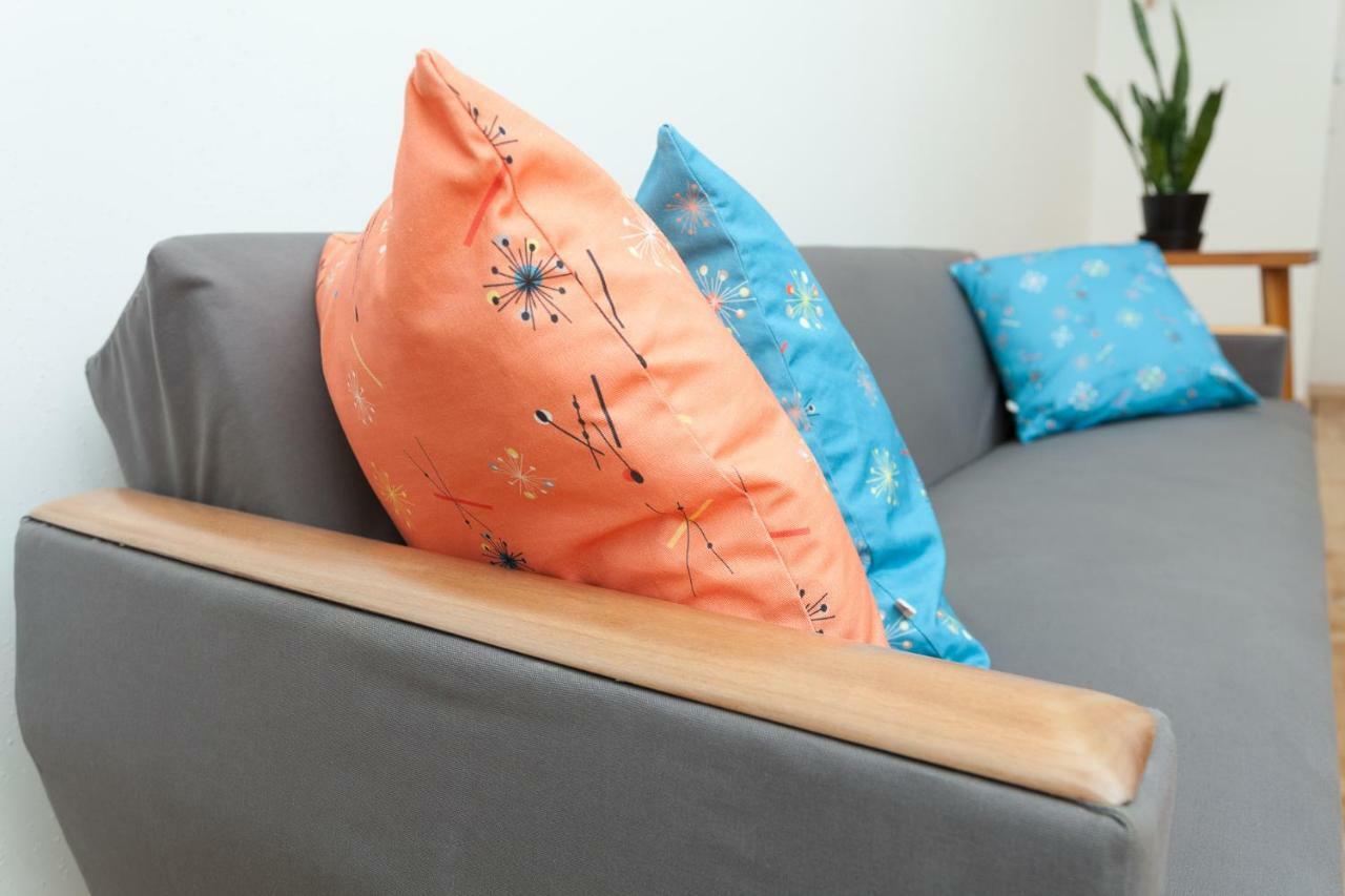 Art Nouveau Meets Mid-century Modern. *