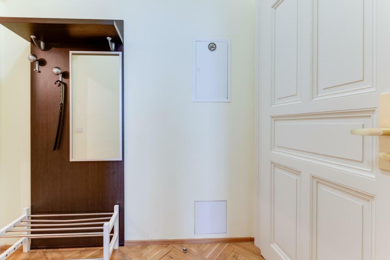 Apartment Halkova 5 *