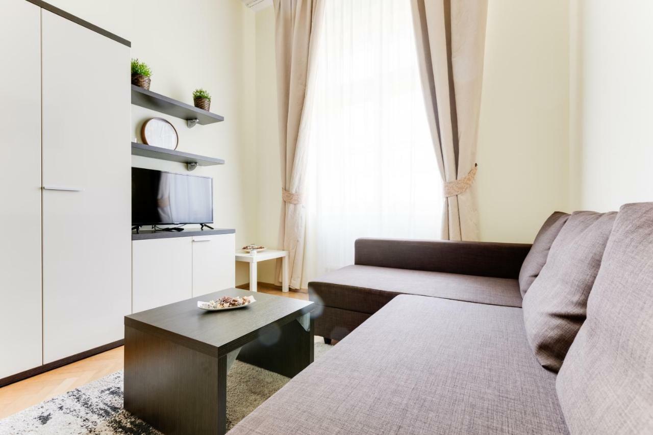 Halkova 5 Apartment