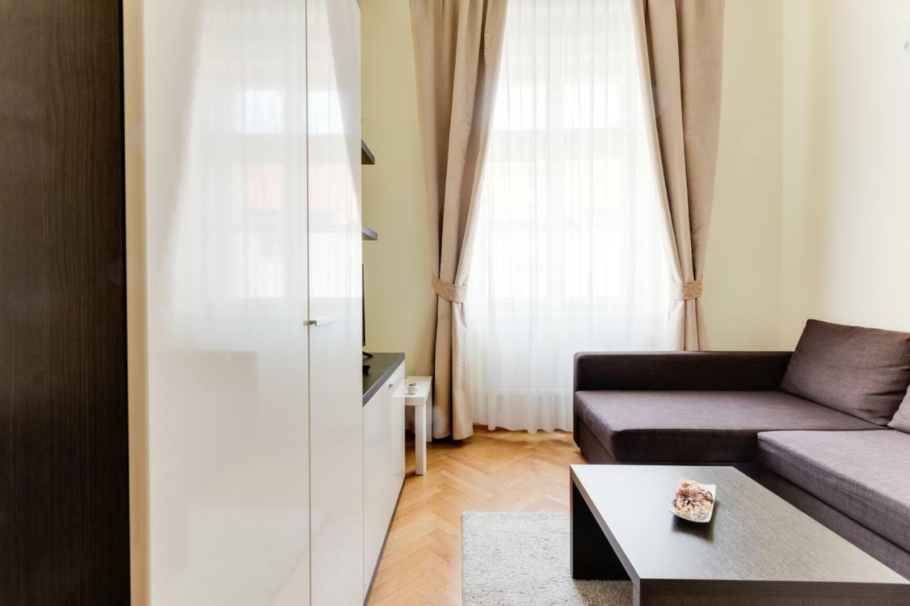 Halkova 5 Apartment *