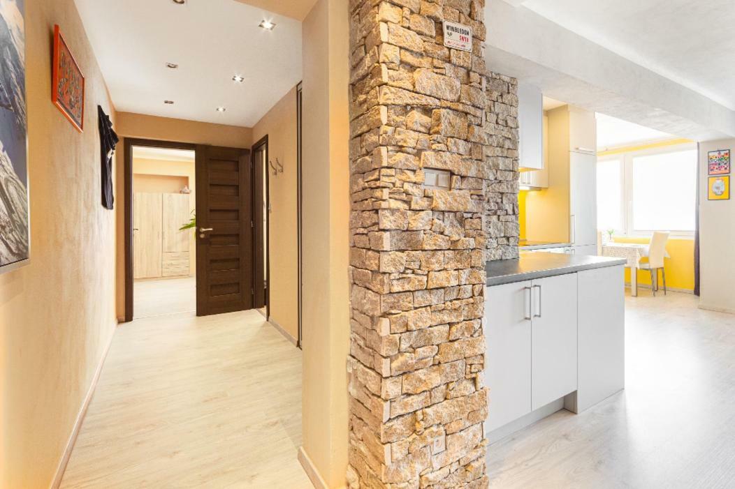 Pansiyon Cozy At Metro Station, Private Bathroom, 9minutes Oldtown, 15minutes Airport, Wifi *