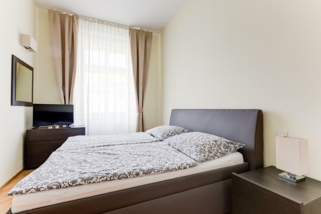 Apartment Halkova 5 *