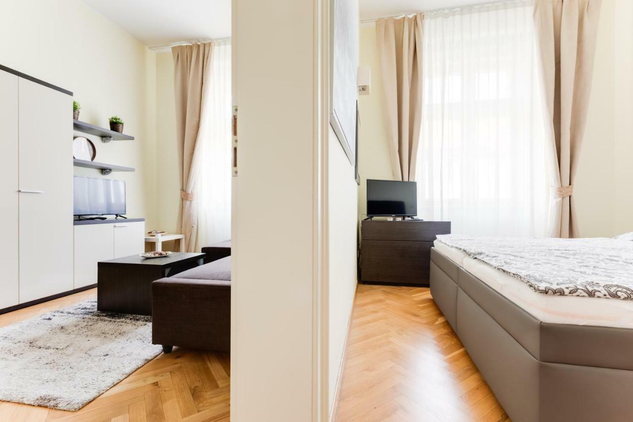 Halkova 5 * Prague