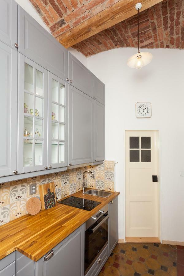 Art Nouveau Meets Mid-century Modern. *