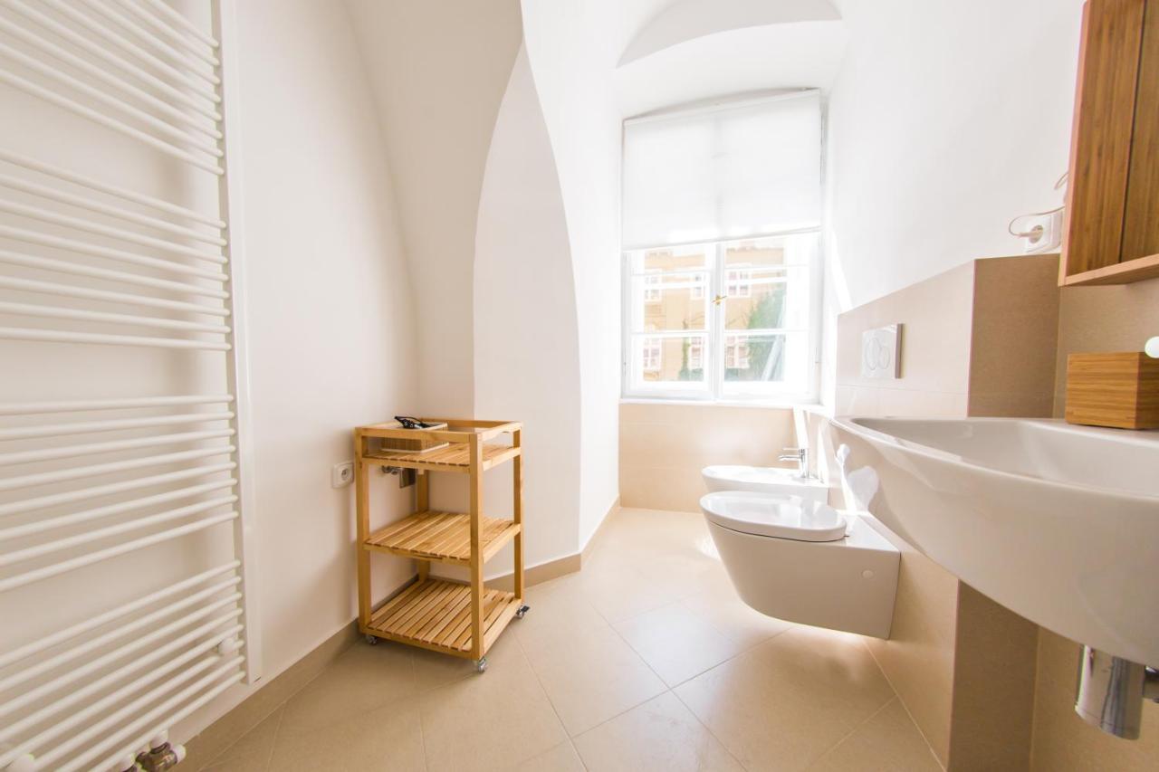 Three Golden Crowns Apartments 3* Prague