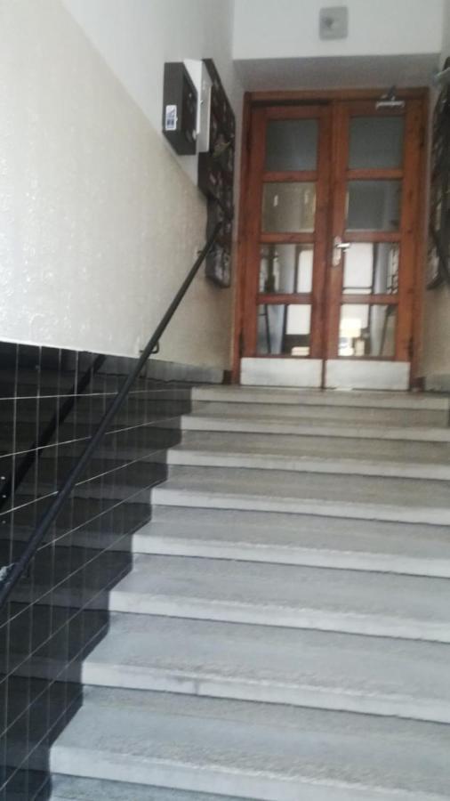 Close To City Centre - Hillside 11 Apartment