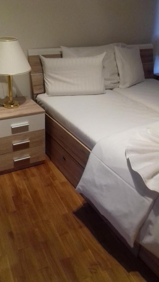 Sekaninova 52 Retro Flat Daire *