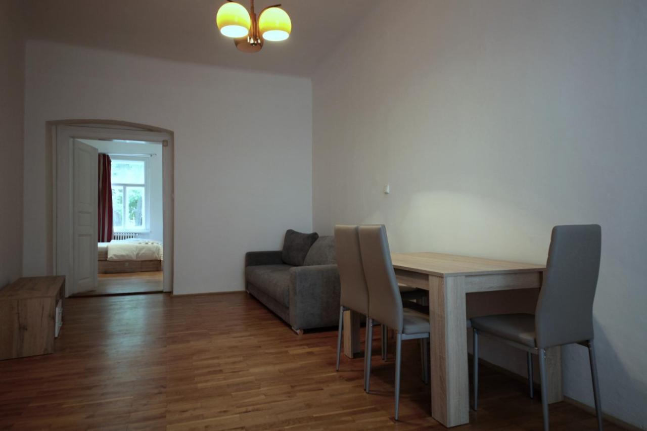 Sekaninova 52 Retro Flat Daire