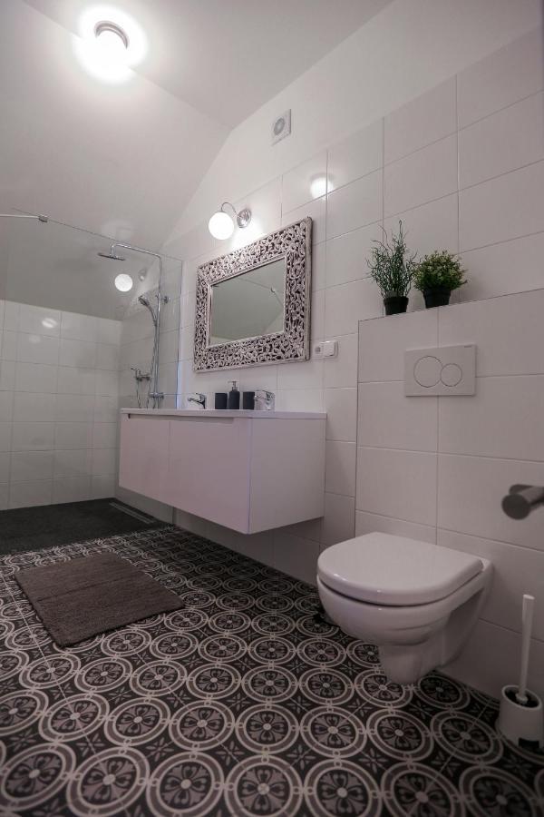 Royal Loft Jeseniova For Families And Groups Apartment *